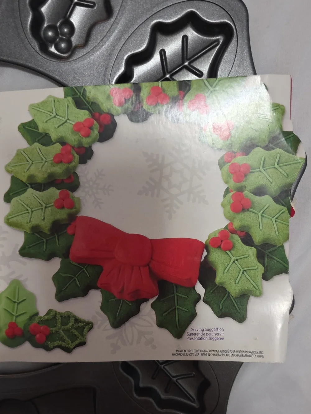 Wilton Holly Leaf and Bow Cookie Pan